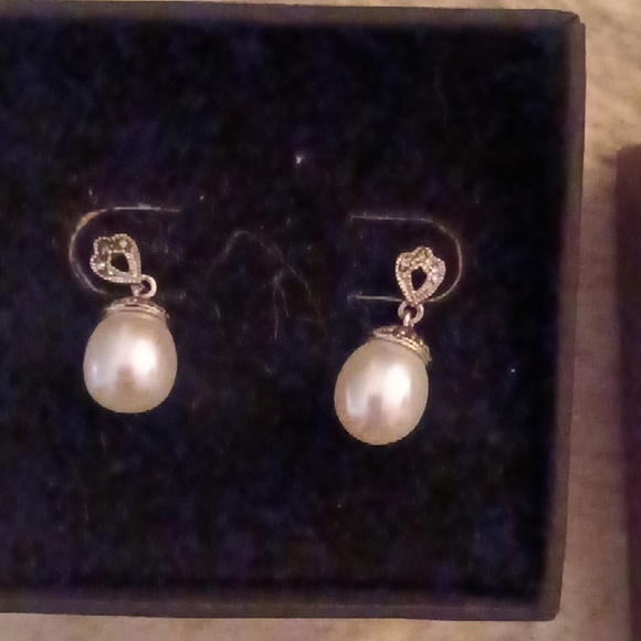 Gordon's Jewelry - Sterling silver and Pearl earrings
